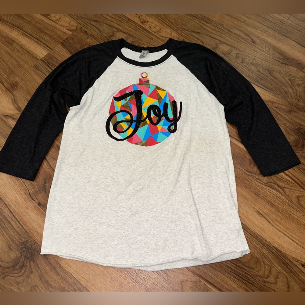 Christmas Raglan Tee | White & Black | "Joy" Ornament Glitter | Size M/L